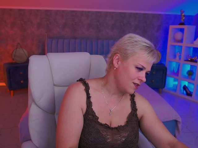 CrystalVibe live cam on BongaCams