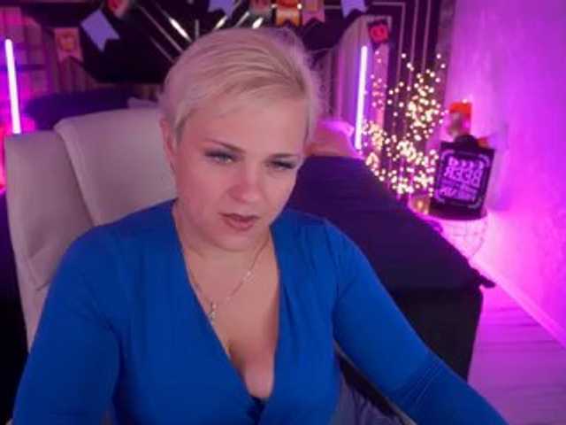 CrystalVibe live cam on BongaCams