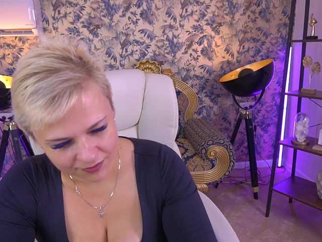 CrystalVibe live cam on BongaCams