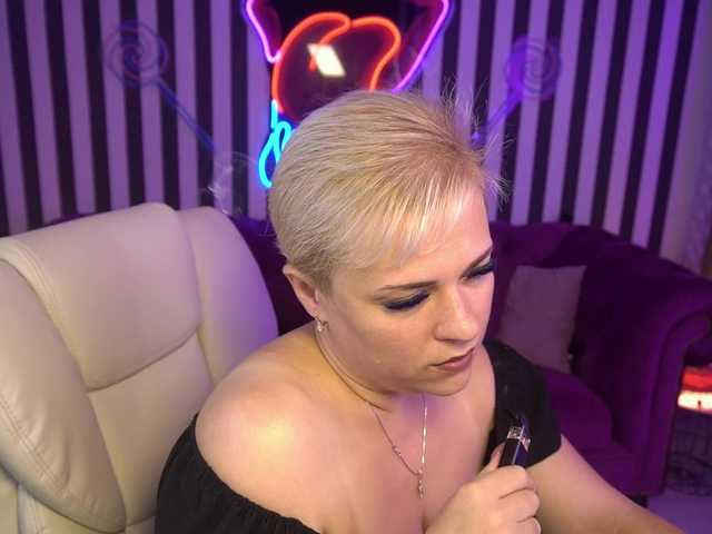 CrystalVibe live cam on BongaCams