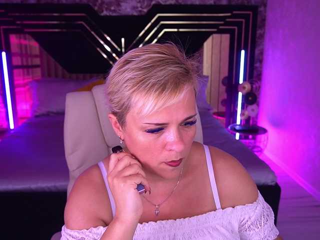 CrystalVibe live cam on BongaCams