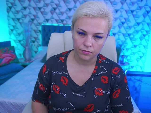 CrystalVibe webcam