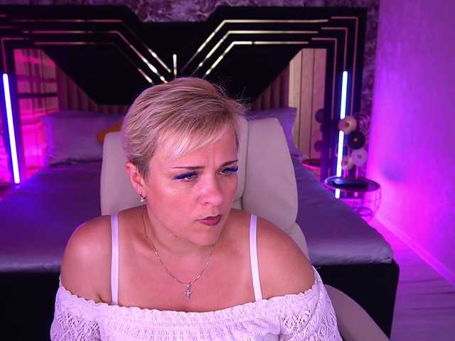 CrystalVibe live cam on BongaCams