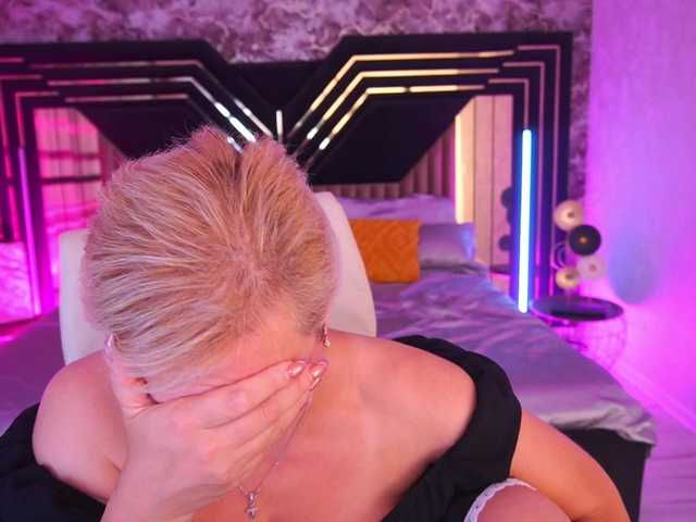 CrystalVibe live cam on BongaCams