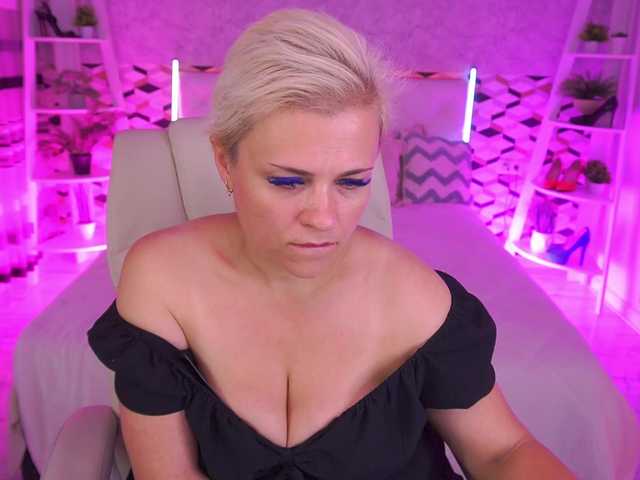 CrystalVibe live cam on BongaCams