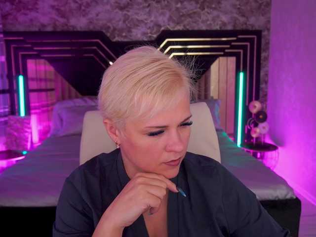 CrystalVibe live cam on BongaCams