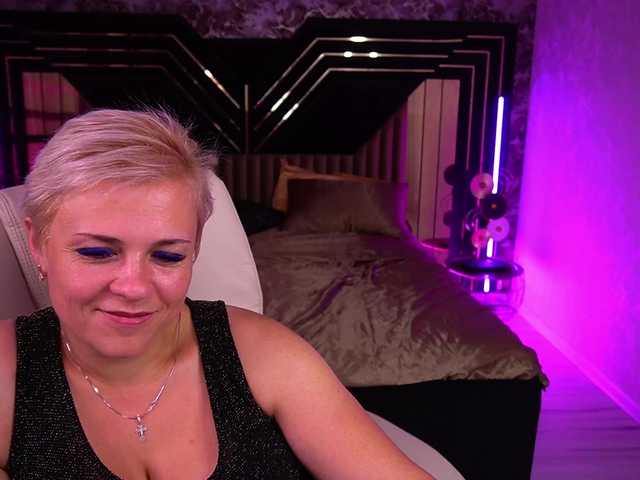 CrystalVibe live webcam show