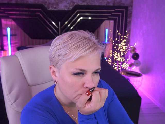 CrystalVibe live cam on BongaCams
