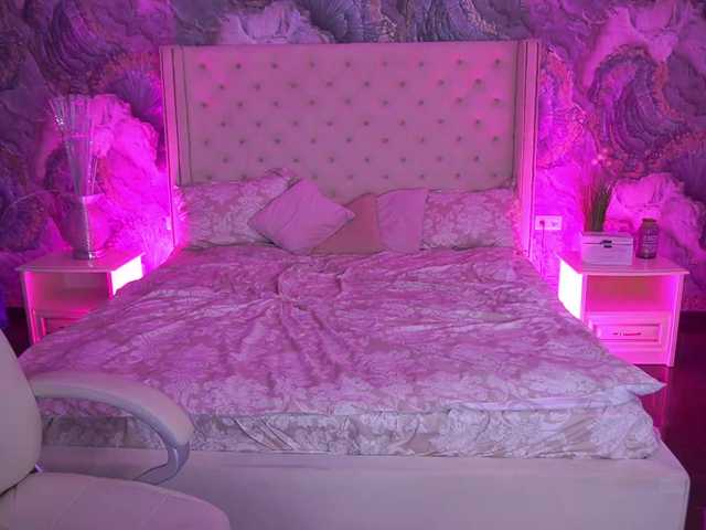 CrystalVibe live cam on BongaCams