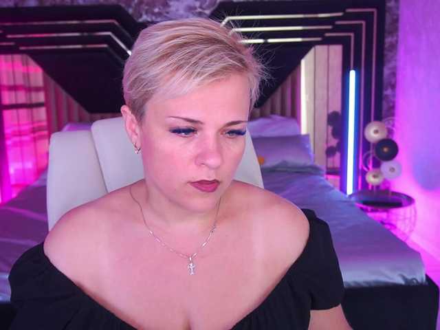 CrystalVibe live cam on BongaCams