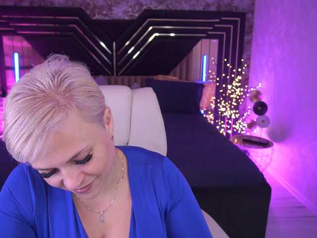 CrystalVibe live cam on BongaCams