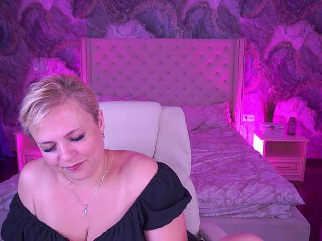 CrystalVibe live cam on BongaCams