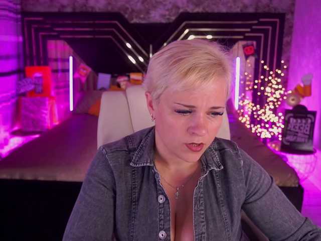 CrystalVibe live cam on BongaCams
