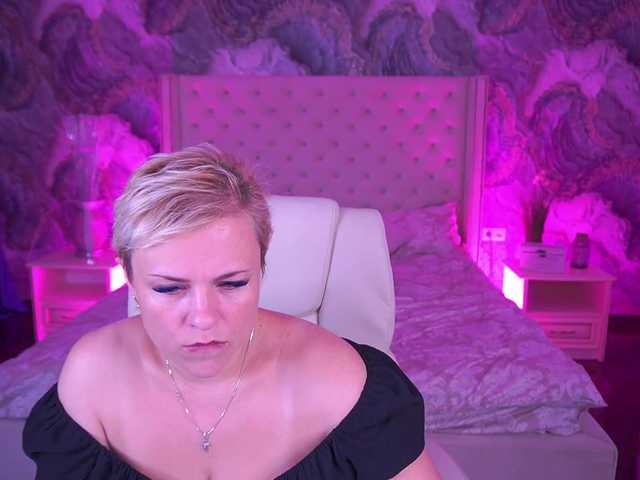 CrystalVibe live cam on BongaCams