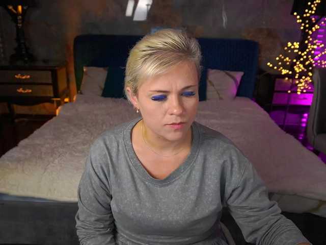 le modèle CrystalVibe est en webcam porno dans un show sur le site bongacams, il possède les tags suivants: White/Caucasian,Blonde,Shaved