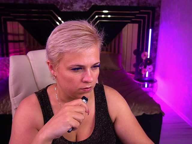 CrystalVibe live webcam show