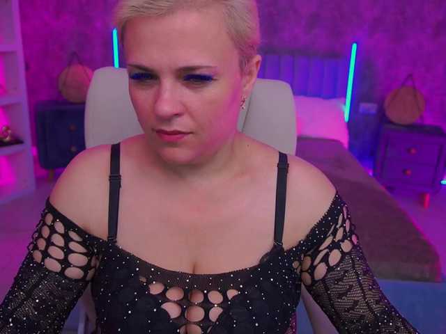 CrystalVibe live cam on BongaCams