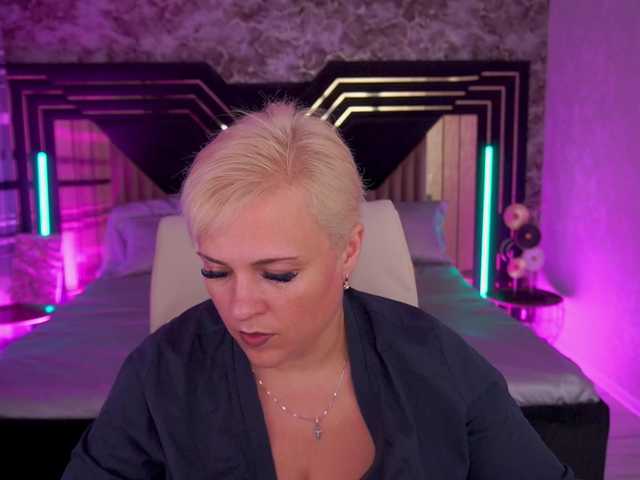CrystalVibe live cam on BongaCams