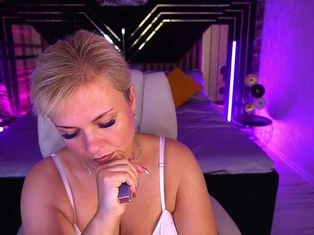CrystalVibe live cam on BongaCams