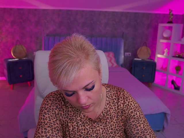 CrystalVibe live webcam show