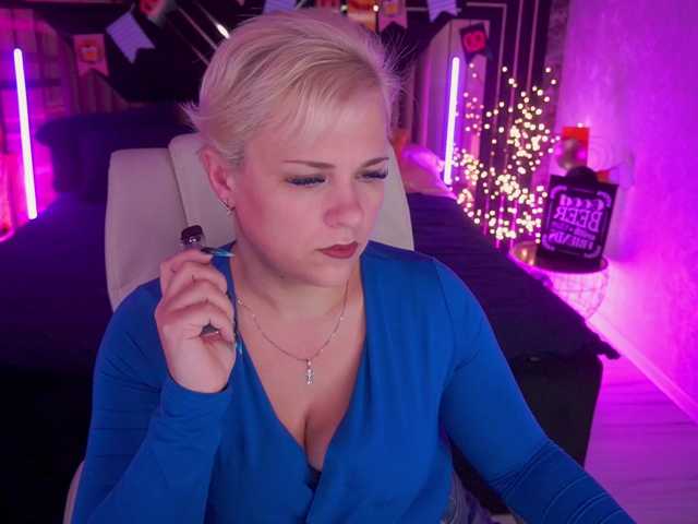 CrystalVibe live cam on BongaCams