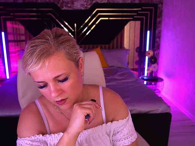 CrystalVibe webcam
