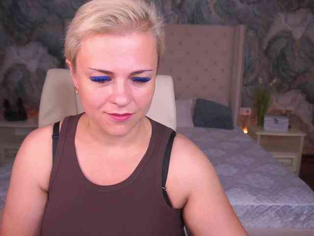 CrystalVibe webcam
