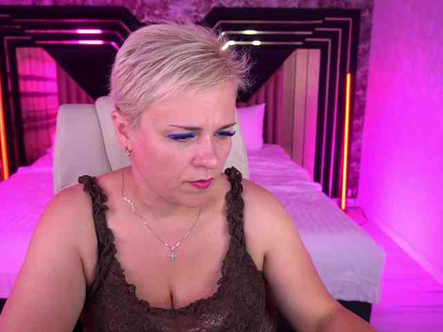 CrystalVibe webcam