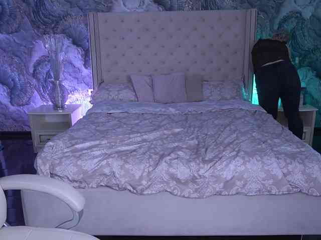 CrystalVibe webcam