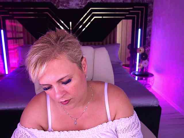 CrystalVibe webcam