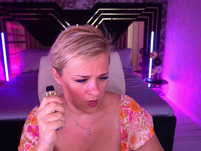 CrystalVibe webcam