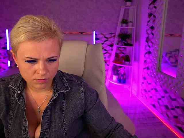 CrystalVibe webcam