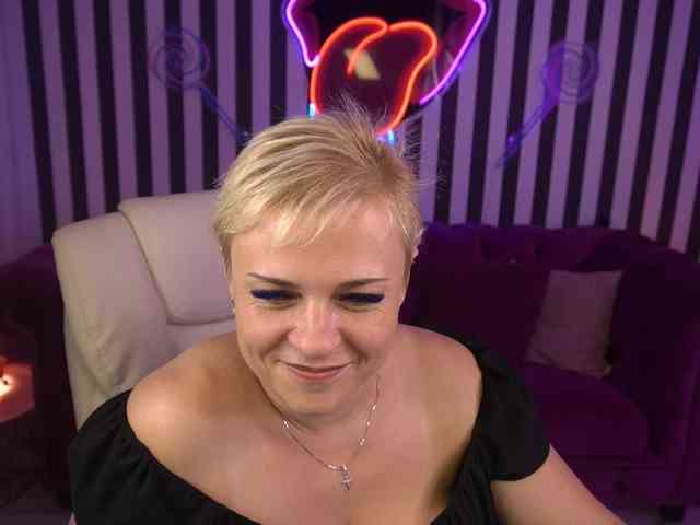 CrystalVibe webcam