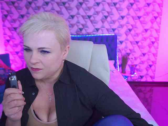 CrystalVibe webcam