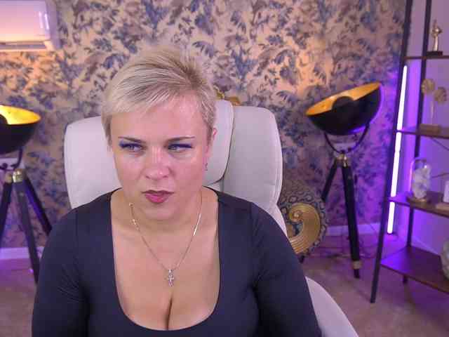 CrystalVibe webcam