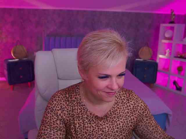 CrystalVibe Live Webcam on BongaCams