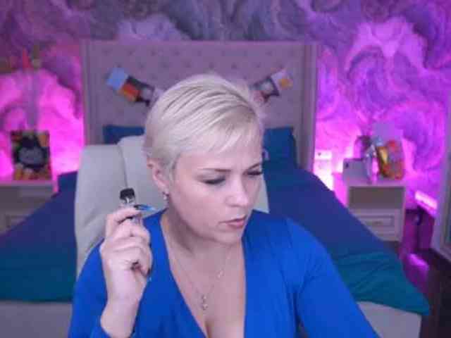 CrystalVibe webcam