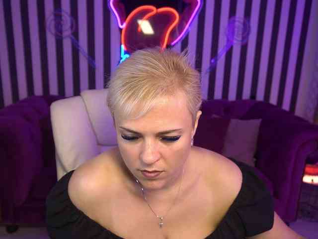CrystalVibe webcam