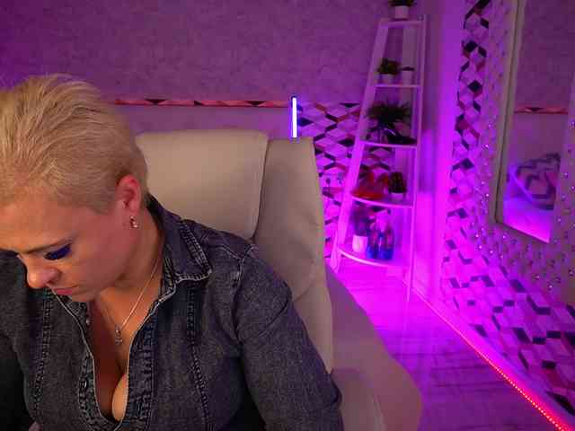 CrystalVibe webcam