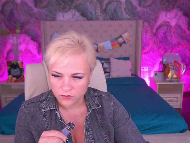 CrystalVibe webcam