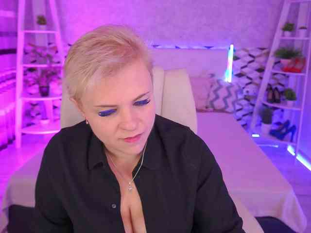 CrystalVibe webcam