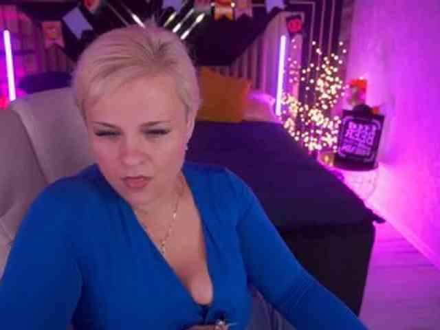 CrystalVibe webcam
