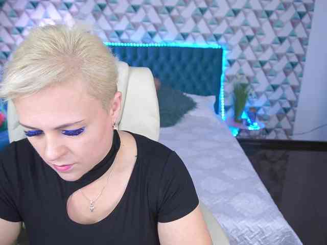 CrystalVibe webcam