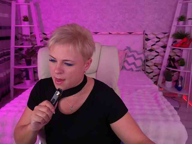 CrystalVibe webcam