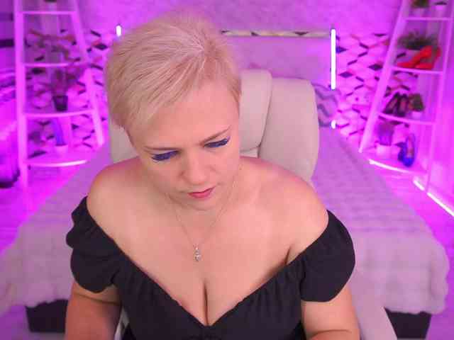 CrystalVibe webcam