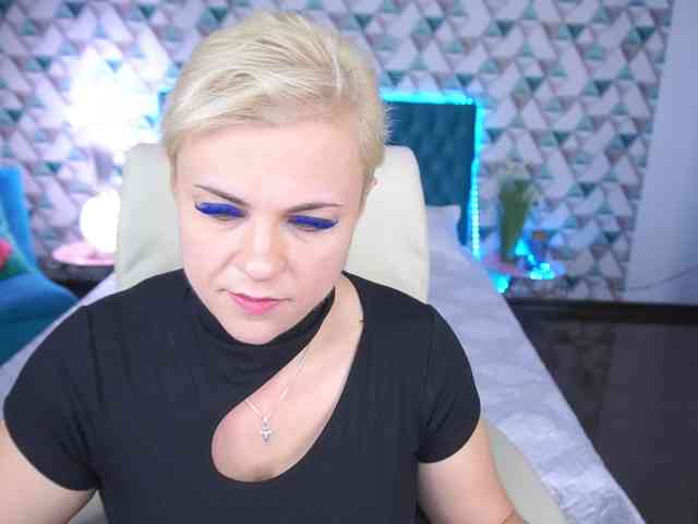 CrystalVibe webcam