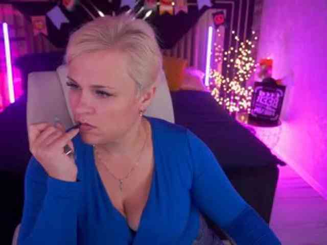 CrystalVibe webcam