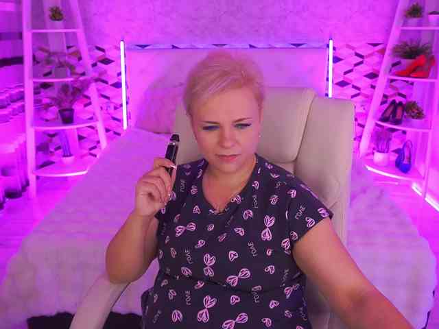 CrystalVibe webcam