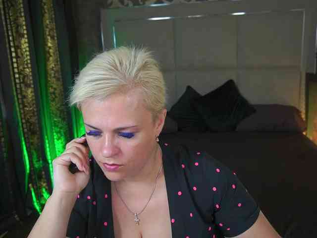 CrystalVibe webcam