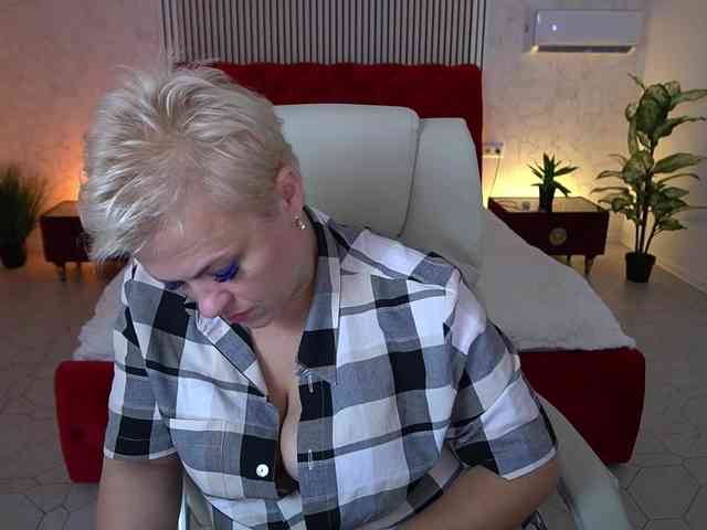 CrystalVibe webcam
